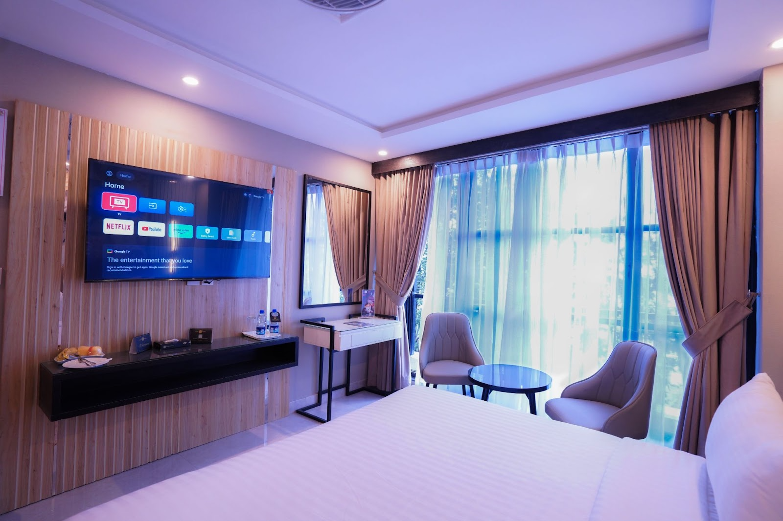 Fiora Hotel single studio room for rent with valley views and premium services