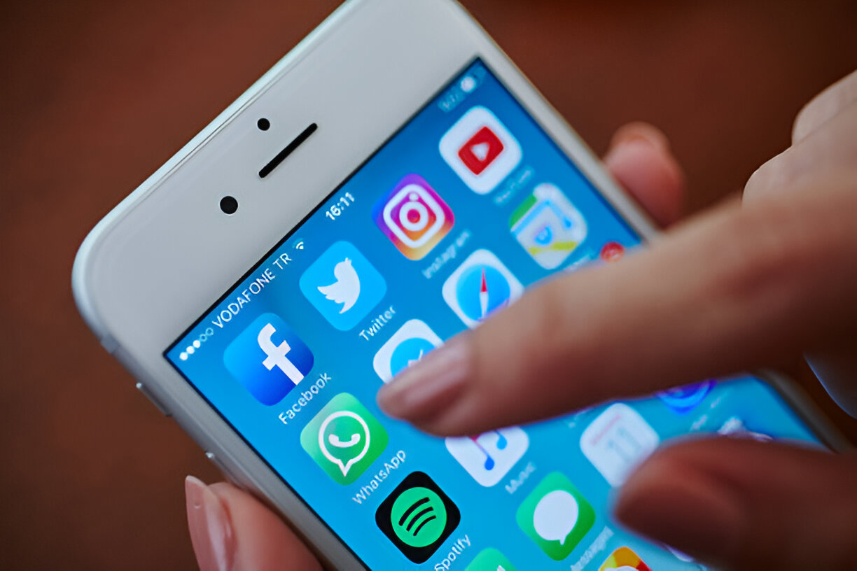 WhatsApp Web Login in Government Departments: Improving Public Services